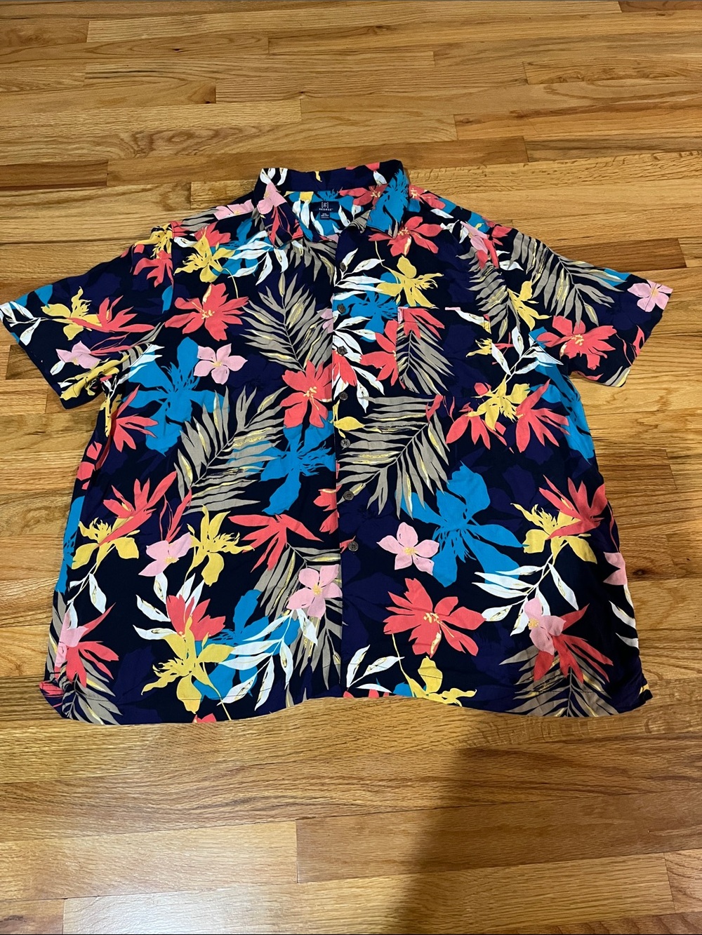 Men's Navy Tropical Floral Short-Sleeve Shirt